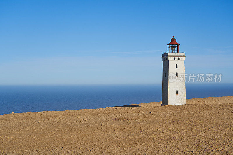 Rubjerg Knude灯塔在海岸，对着美丽的海景